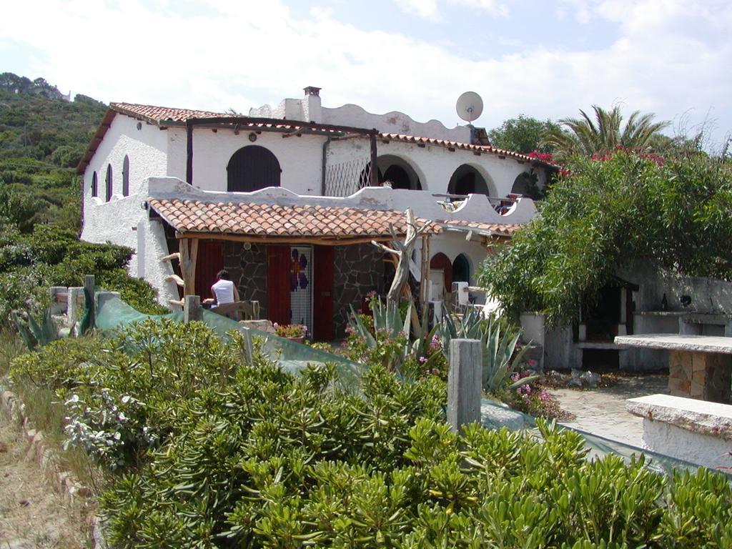 Studio Marinedda Isola Rossa Rum bild