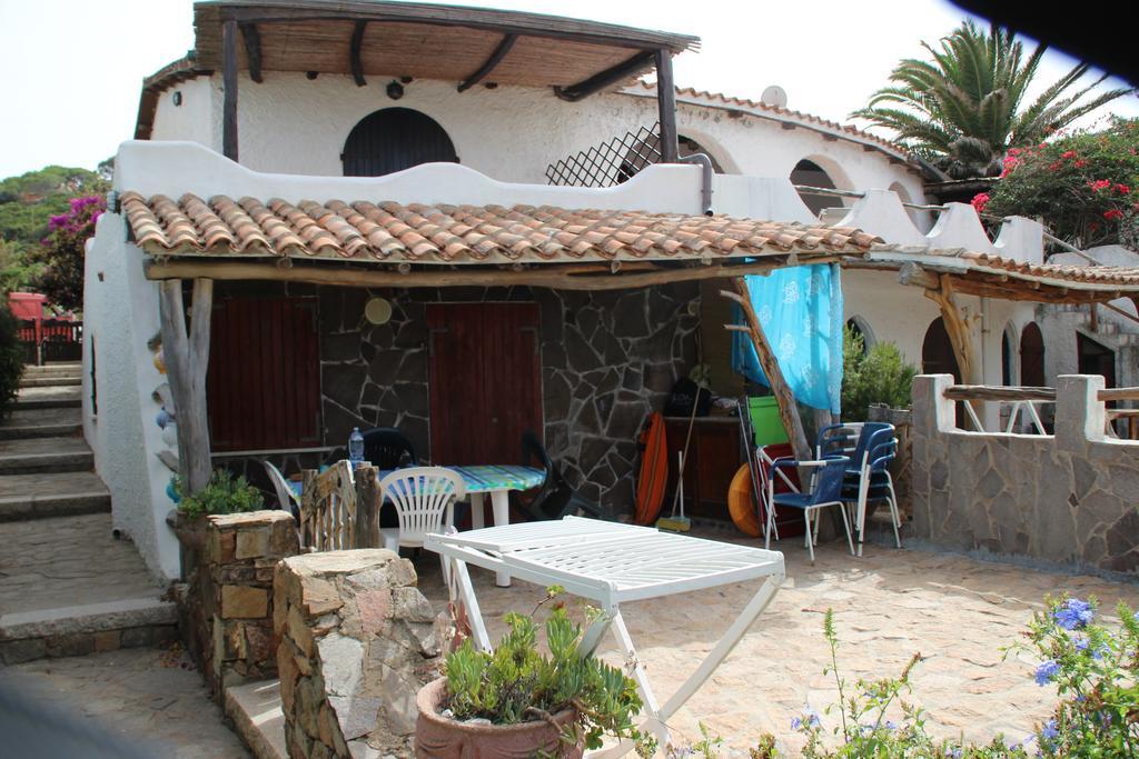 Studio Marinedda Isola Rossa Rum bild