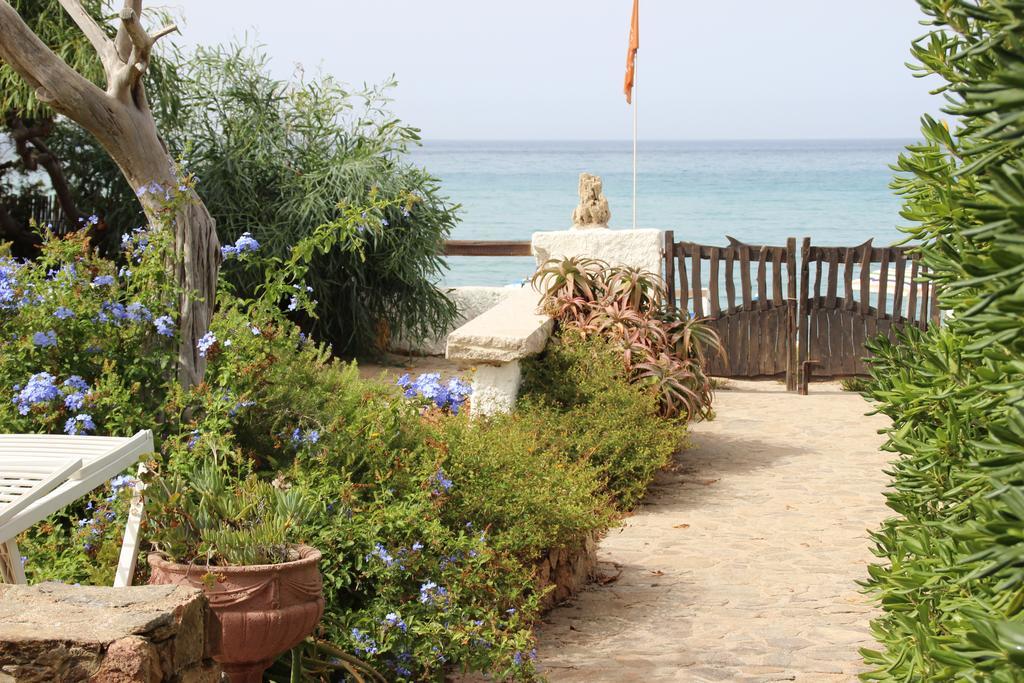 Studio Marinedda Isola Rossa Rum bild