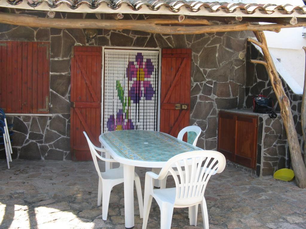 Studio Marinedda Isola Rossa Rum bild